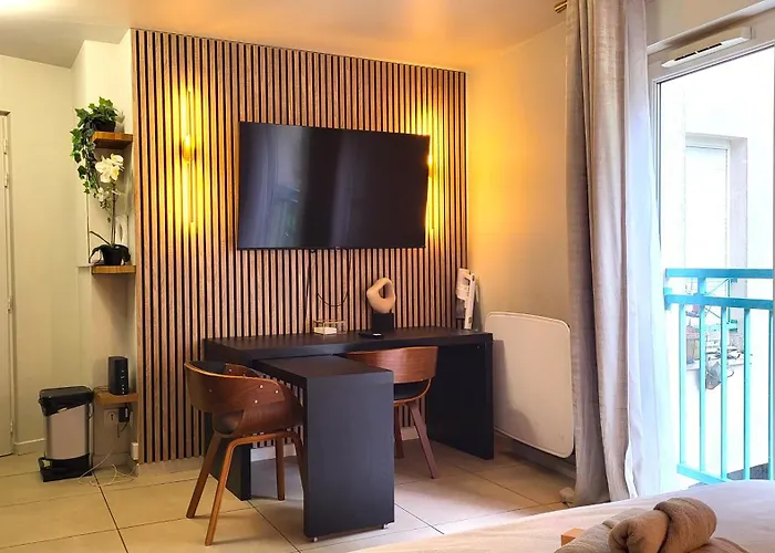 La Parisienne - Spacieux Studio Avec Parking Prive