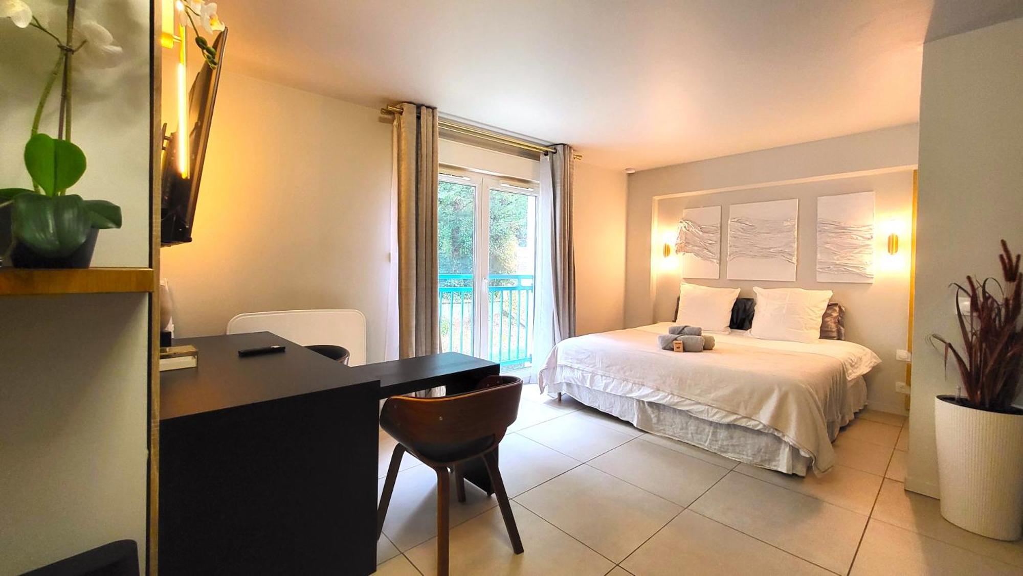 Appartement La Parisienne - Spacieux Avec Parking Prive *